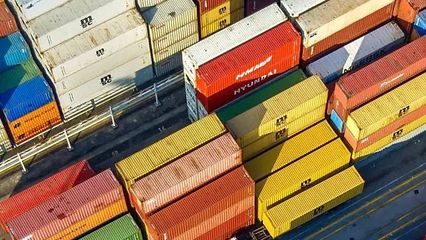 我国外贸再创新高 进出口总额首超30万亿元